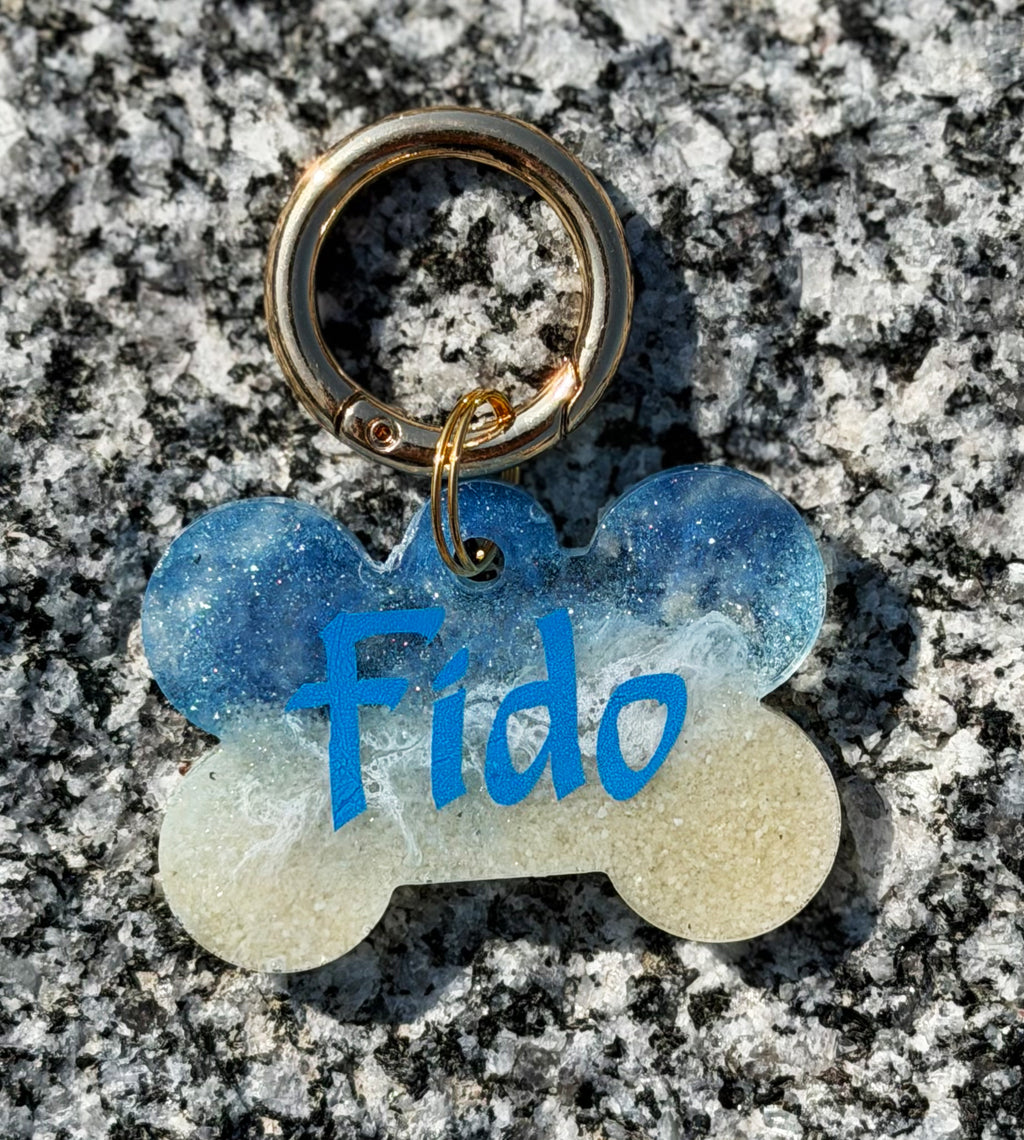 Personalisierte Namensmarke in Knochenform
